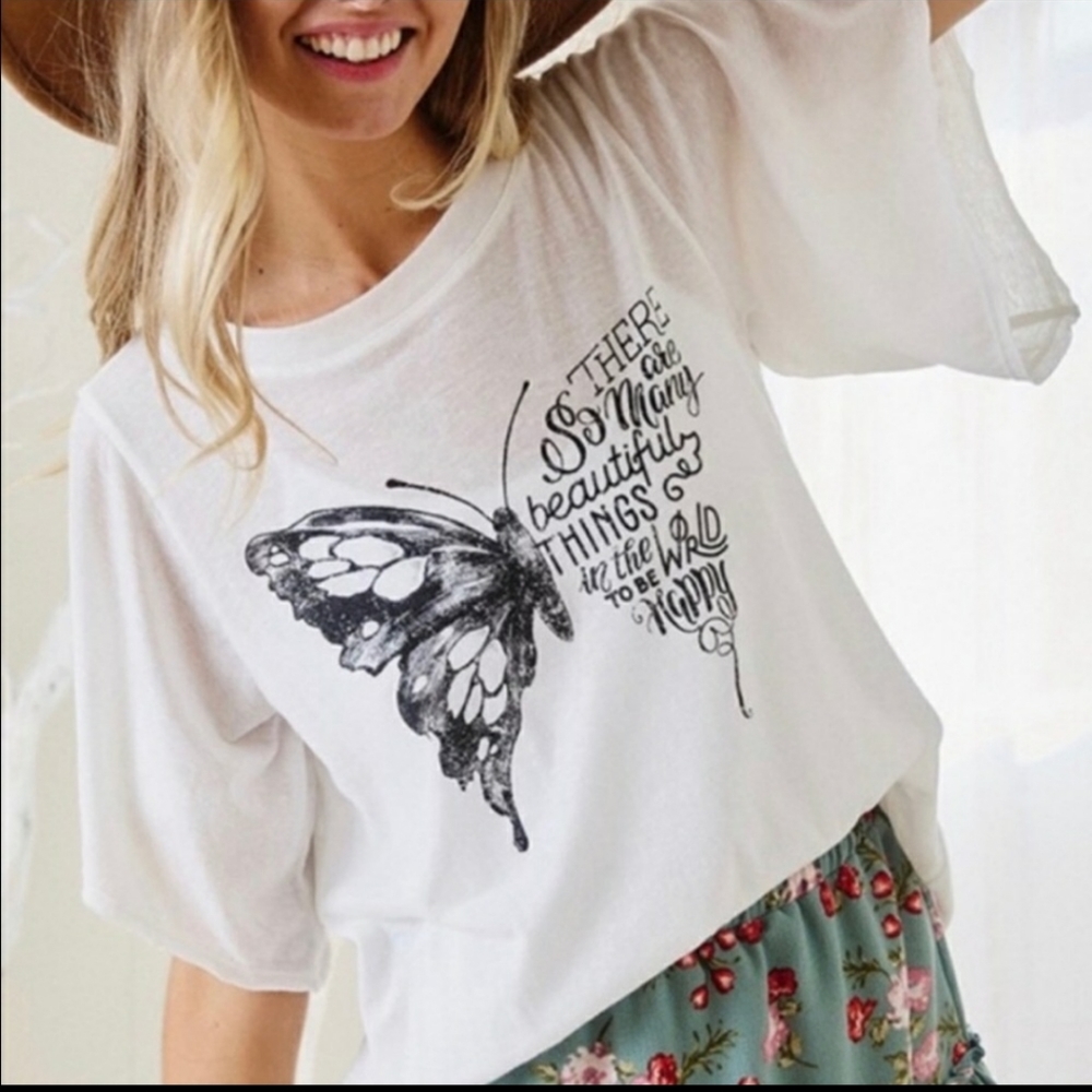 🔥Sale!!Butterfly graphic white  lightweight summer T-shirt Made in the USA